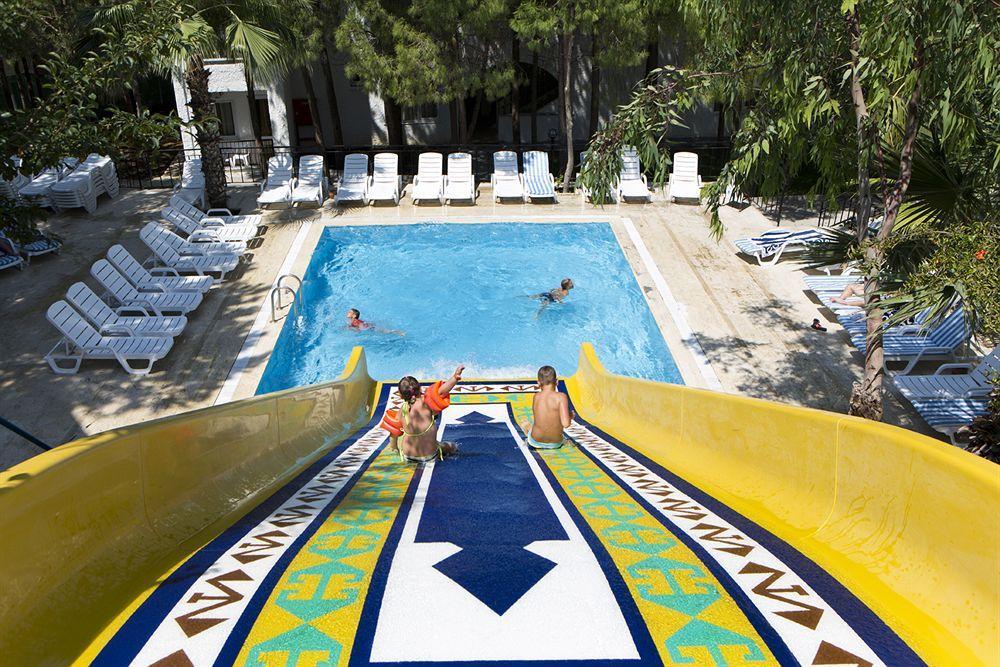 Larissa Beach Club Side Luaran gambar